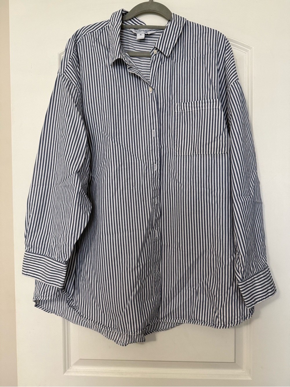 XL women’s Old Navy The Boyfriend Shirt Navy & White Striped Button-Down